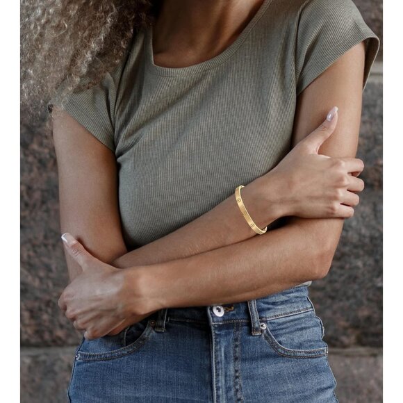 Women's Gold-Plated Stainless Steel Bangle Bracelet 7.5 Inches Elegant Jewelry - Picture 5 of 7